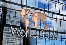 بانک جهانی چشم‌ انداز رشد تایلند را کاهش داد و از بانک مرکزی برای ثابت نگه‌ داشتن نرخ بهره حمایت کرد.