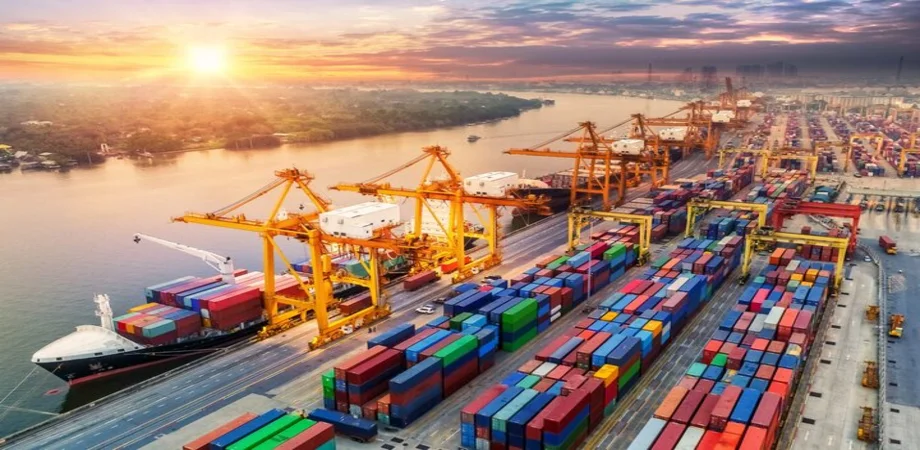 ترخیص بیش از ۲ میلیون تن کالای اساسی در دوران جنگ